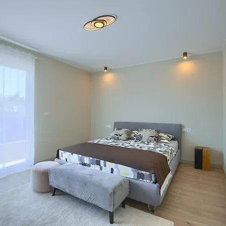 Loreta Near Fazana For 7 1 People With Luxury Private Jacuzzi Only 600 Meters From Sea * Štinjan