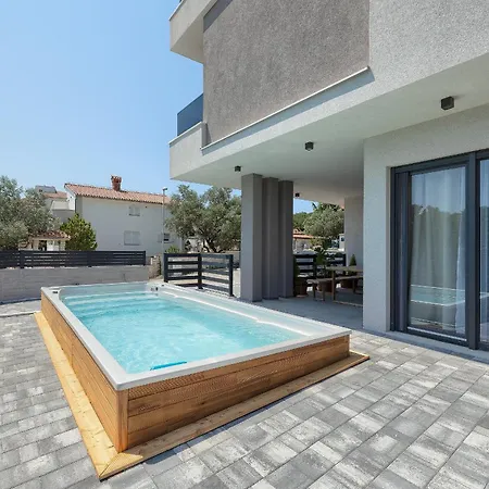 Loreta Near Fazana For 7 1 People With Luxury Private Jacuzzi Only 600 Meters From Sea