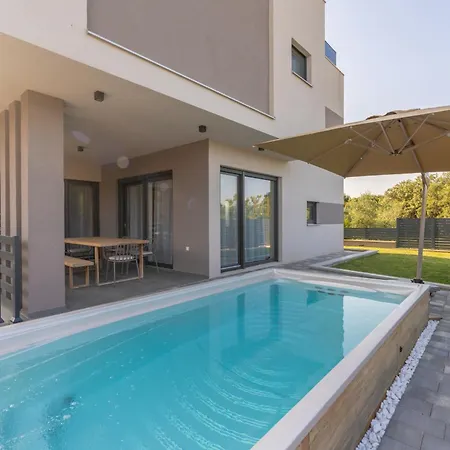 Loreta Near Fazana For 7 1 People With Luxury Private Jacuzzi Only 600 Meters From Sea *